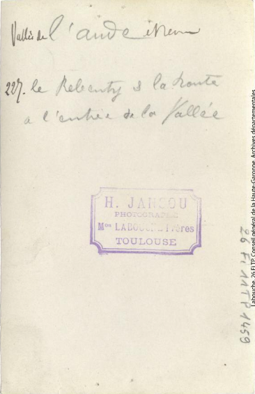 Vallée de l'Aude et environs. 227. Le Rebenty et la route à l'entrée de la vallée / photographie Henri Jansou (1874-1966). - Toulouse : maison Labouche frères, [entre 1900 et 1940]. - Photographie (1900/1940) verso